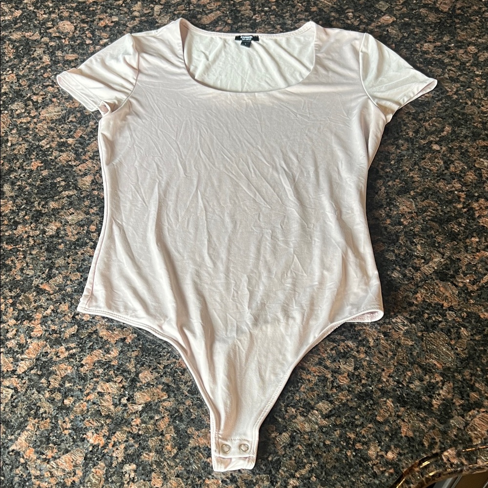Express Scoop Neck Short Sleeve Bodysuit - Pale Pink small